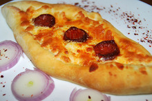 Kasarli pide - mini pizza turcești