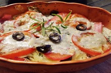 Penne gratinate cu roşii şi caşcaval