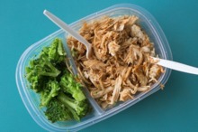 Piept de pui cu orez şi broccoli