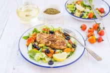Piept de pui cu salată de legume