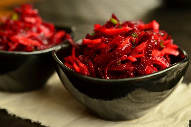 Salată de sfeclă roşie şi ardei copt