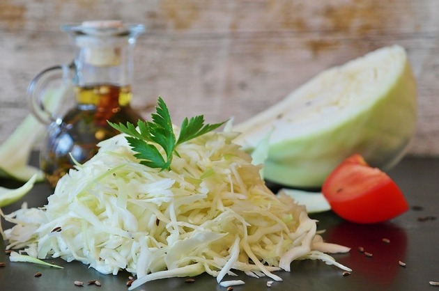 Salată de varză cu roşii