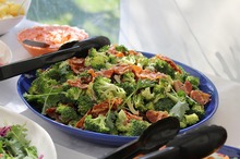 Salată cu broccoli şi kaizer