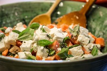 Salată cu brânză feta şi dovleac copt