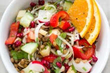 Salată cu linte şi legume