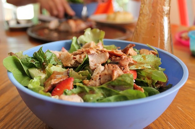 Salată cu muşchi de porc şi rucola