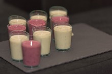 Smoothie cu lapte de cocos, chia şi zmeură/banane