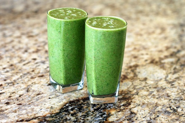 Smoothie cu fructe şi ceai Matcha