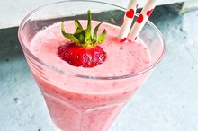 Smoothie cu iaurt şi căpşuni