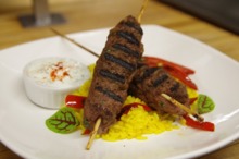 Bărbații care consumă frecvent carne roșie au un risc cu 58% mai mare de a fi diagnosticați cu diverticulită (studiu)