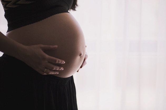 O dietă mai puțin restrictivă a gravidelor înaintea nașterii poate scurta travaliul (studiu)
