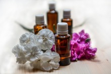 Cluj: Reprezentanții unei școli de aromaterapie încearcă să introducă folosirea uleiurilor esențiale în spitalele din România