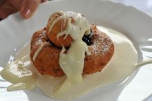 DULCEGĂRII Papanașii cu smântână și dulceață - desertul fermecător al copilăriei
