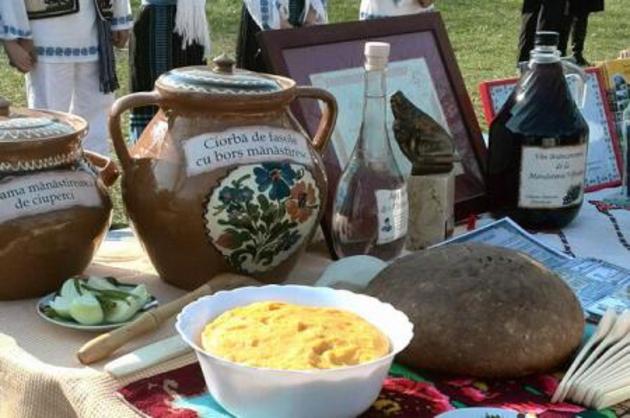 DESTINAȚII CU GUST Ciorbă de fasole cu borș mănăstiresc, specialitate culinară a Mănăstirii Viforâta