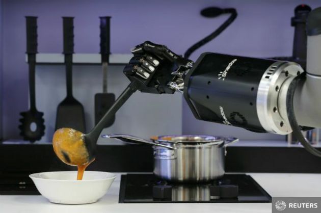Robot care înlocuiește cu succes un maestru bucătar, dezvoltat în Marea Britanie