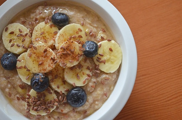 Muesli cu banană, ovăz şi afine