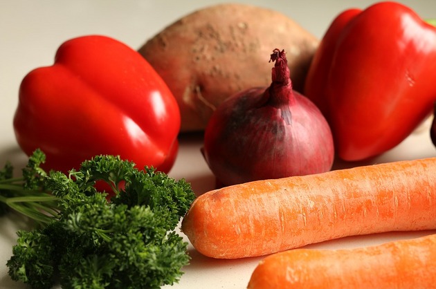 Sfaturi culinare – avem voie să adăugăm apă în timpul fierberii legumelor?