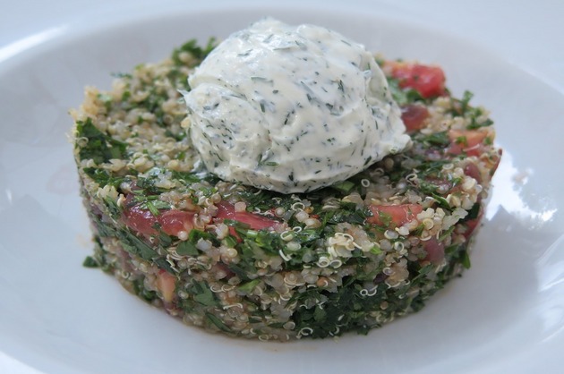 Salată de quinoa cu cremă de brânză