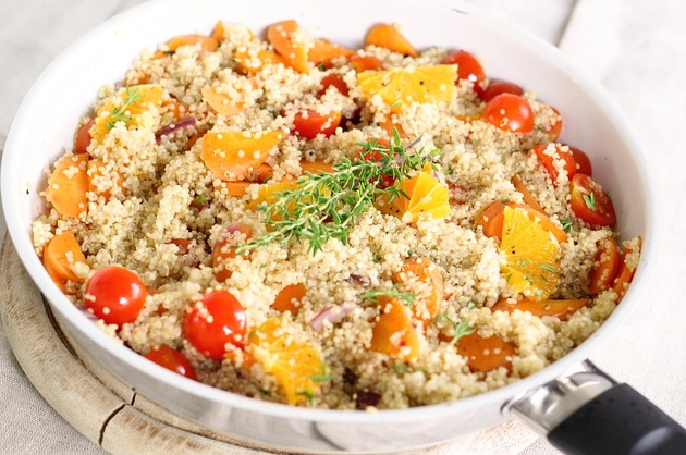 Quinoa cu portocale şi legume